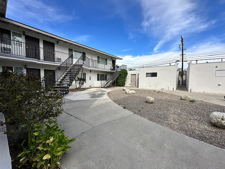 Courtyard Square Apartments — Photo 6