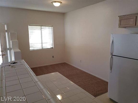 3rd image of 2110 N Los Feliz St #1085