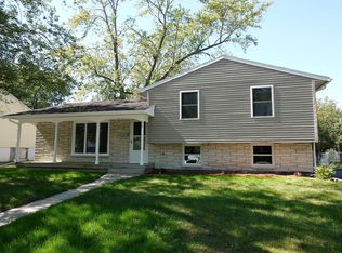 36 S Sycamore Ln, Glenwood, IL 60425