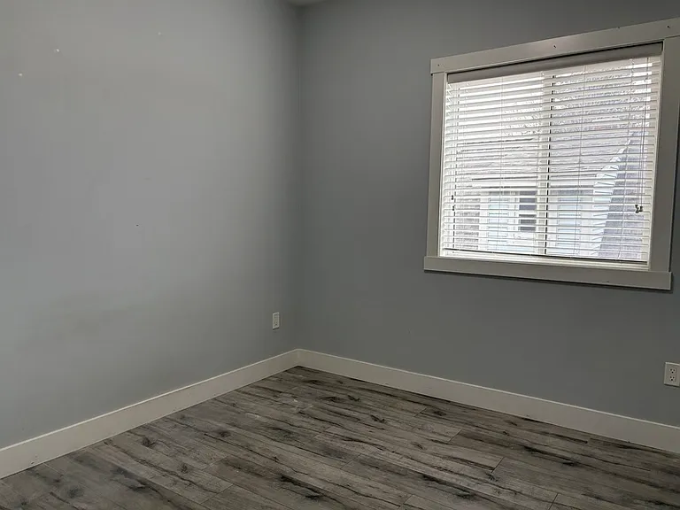 822 Stockwell Ave #4 — Photo 14
