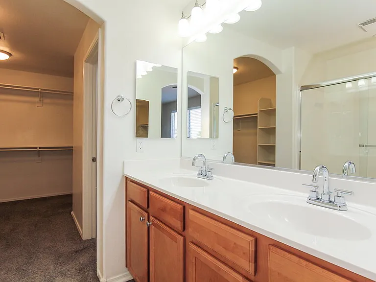 5804 S 10th Dr — Photo 10