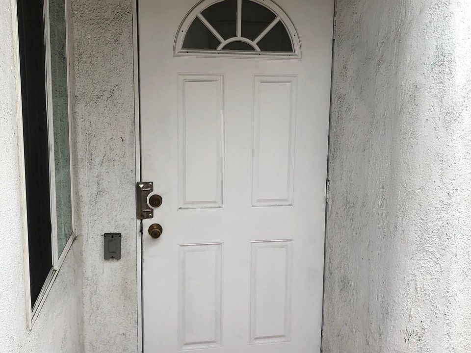 1st image of 1182 N Kingsley Dr