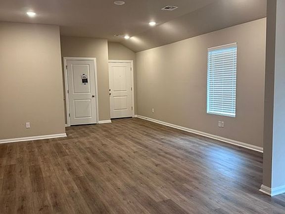 4th image of 4004 SE 81st St