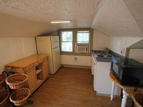3rd image of 211 7th Ave N #5