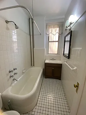 Rented by Gala West Realty LTD | media 6