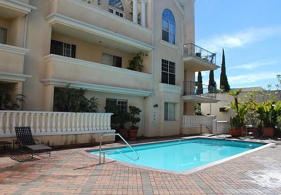 5th image of 930 N Doheny Dr APT 314