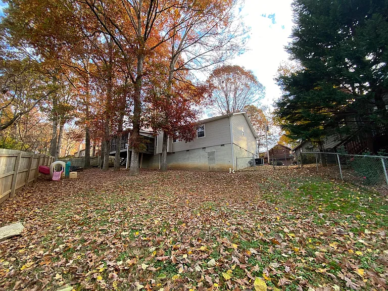 817 Tree Trunk Rd — Photo 11