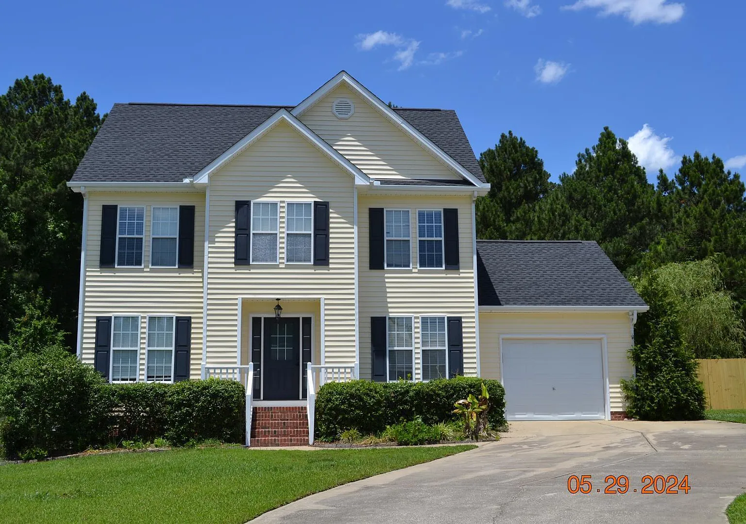 3 bed, 2.5 bath, 1709 sqft, $1,990 — Photo 1