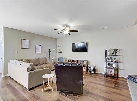 5th image of 252 Saratoga Dr