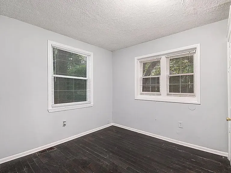 1460 Desoto Ave SW — Photo 9