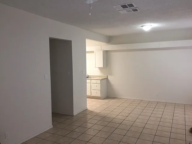 7636 Windsor Oaks — Photo 3