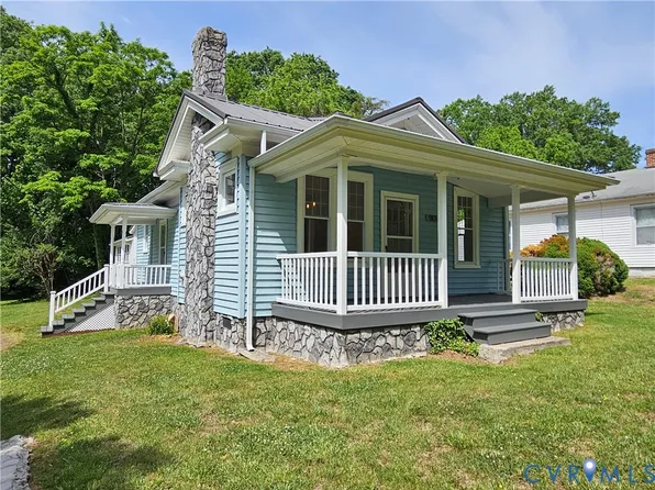 913 W Osborn Rd, Farmville, VA 23901