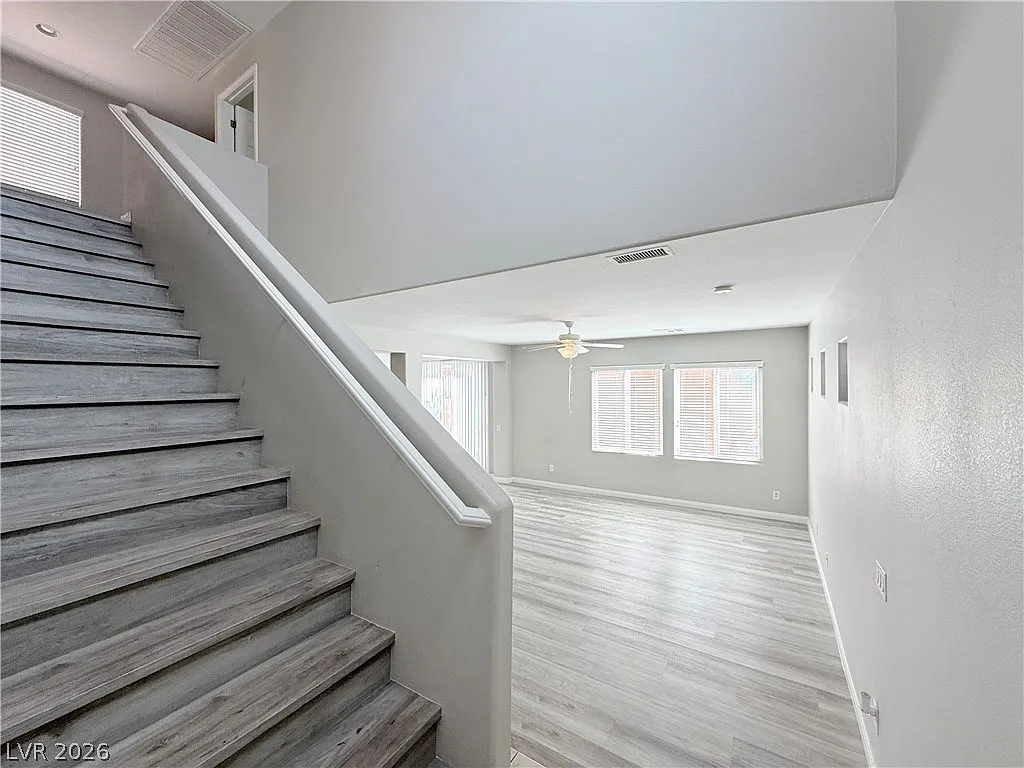 3 bed, 2.5 bath, 1526 sqft, $2,200 — Photo 2