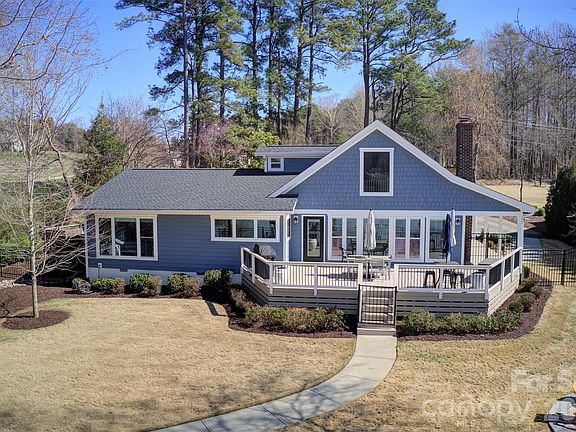3rd image of 6852 Locke Dr
