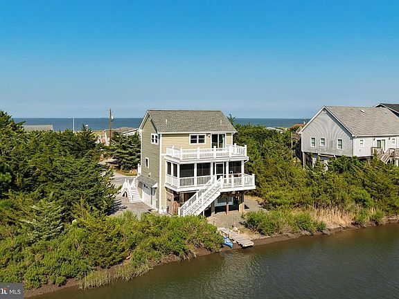 2nd image of 1803 S Bay Shore Dr