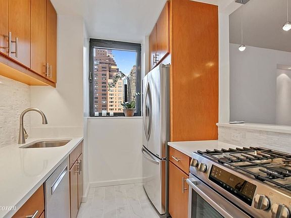 3rd image of 255 E 49th St APT 7B