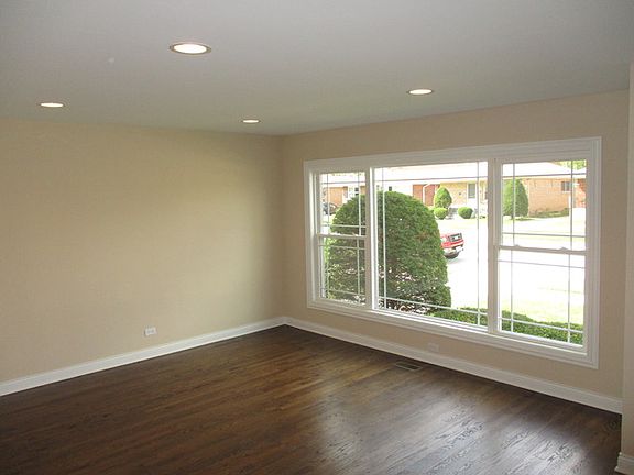 4th image of 3105 W 100th St
