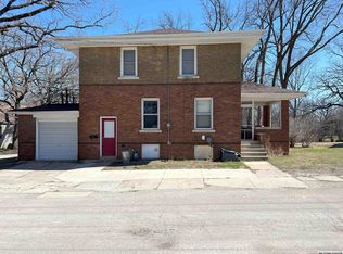 5 Willow Dr, Mason City, IA 50401