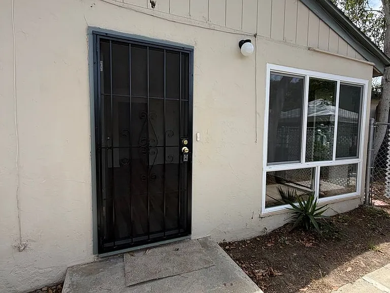 4539 Clairemont Dr — Photo 3
