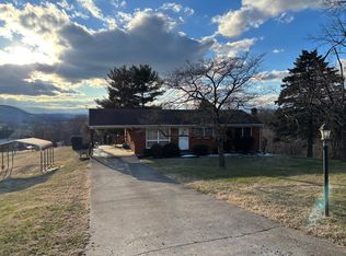 805 Gates Ln NE, Roanoke, VA 24012