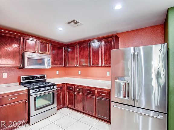 4th image of 132 Lions Den Ave
