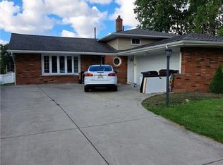 8800 Pinehurst Dr, Parma, OH 44129