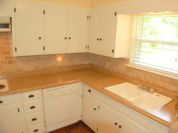 5th image of 1902 N Greenvalley Ave