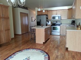 1125 Lakota Ln, Bismarck, ND 58504