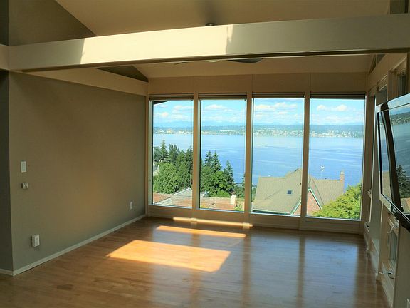 3rd image of 3817 49th Ave NE