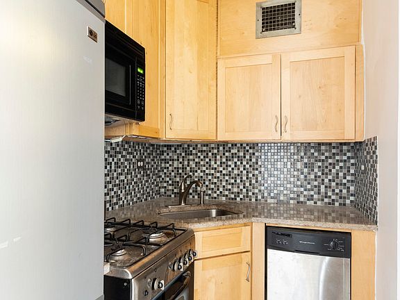 5th image of 155 E 34th St APT 9D