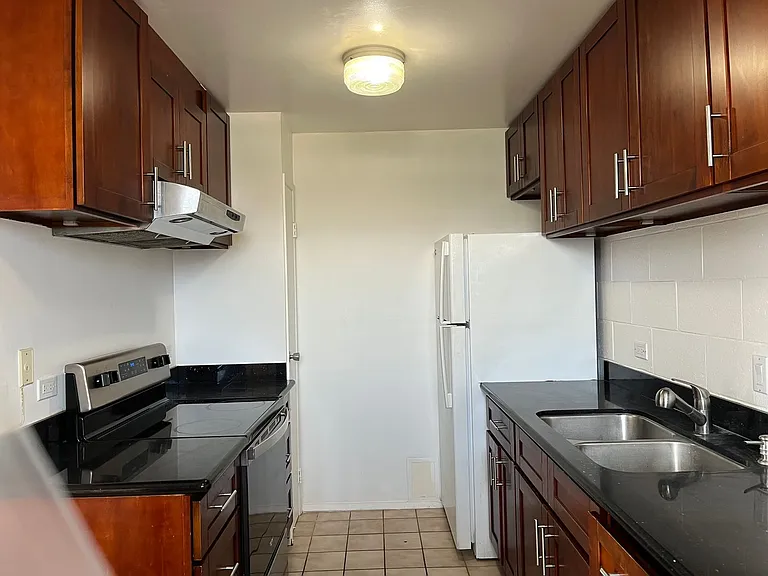 3370 Salt Lake Blvd #308 — Photo 3