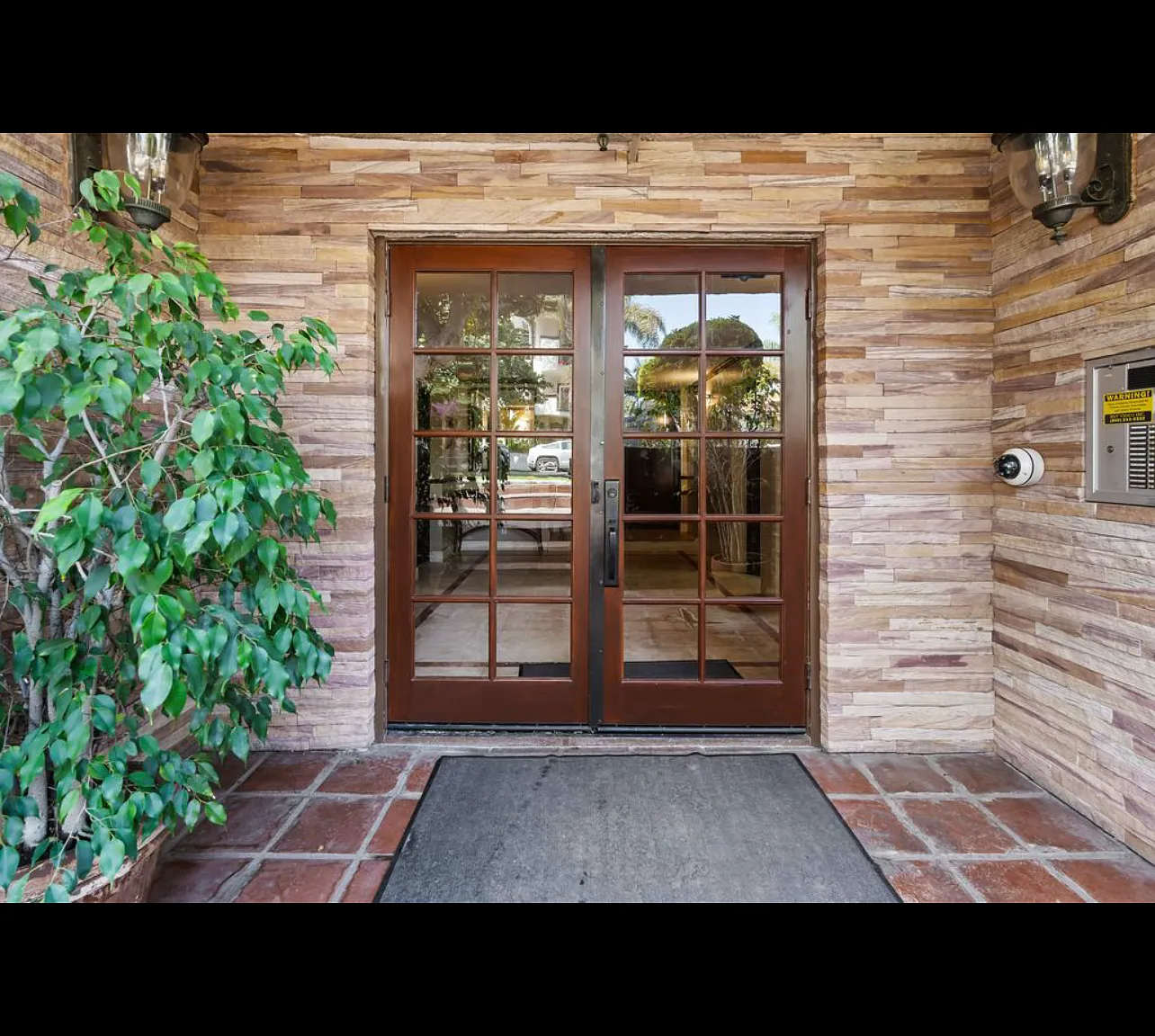 2 bed, 2.5 bath, 2400 sqft, $6,200 — Photo 4