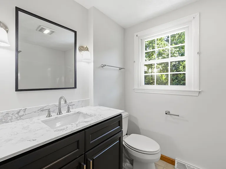 121 Rolling Ridge Ln — Photo 14