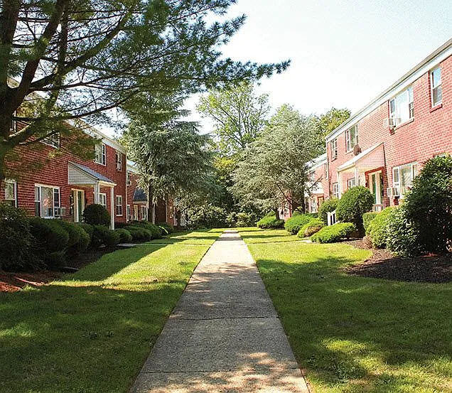 Woodbridge Apartments — Photo 3