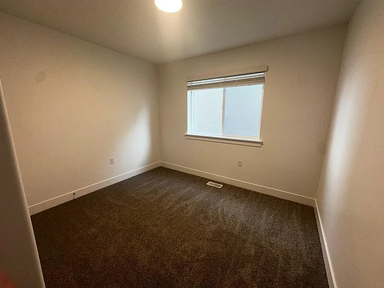 932 N Olson Dr — Photo 29