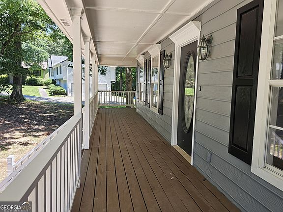 5th image of 220 Hitchcock Dr