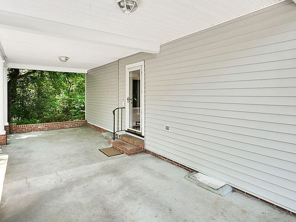 4th image of 141 E Longmeadow Road
