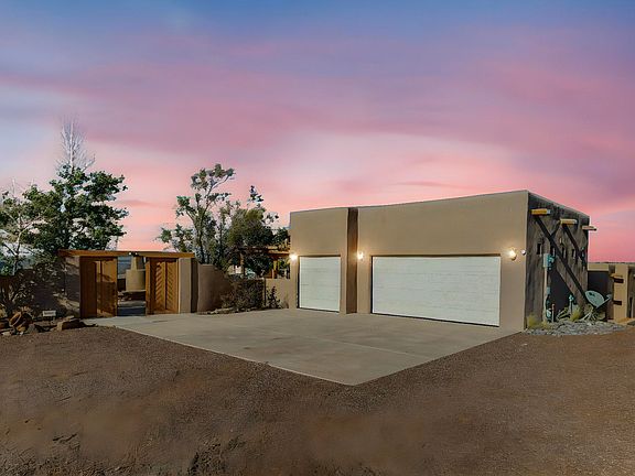 2nd image of 10 Third Mesa Ct