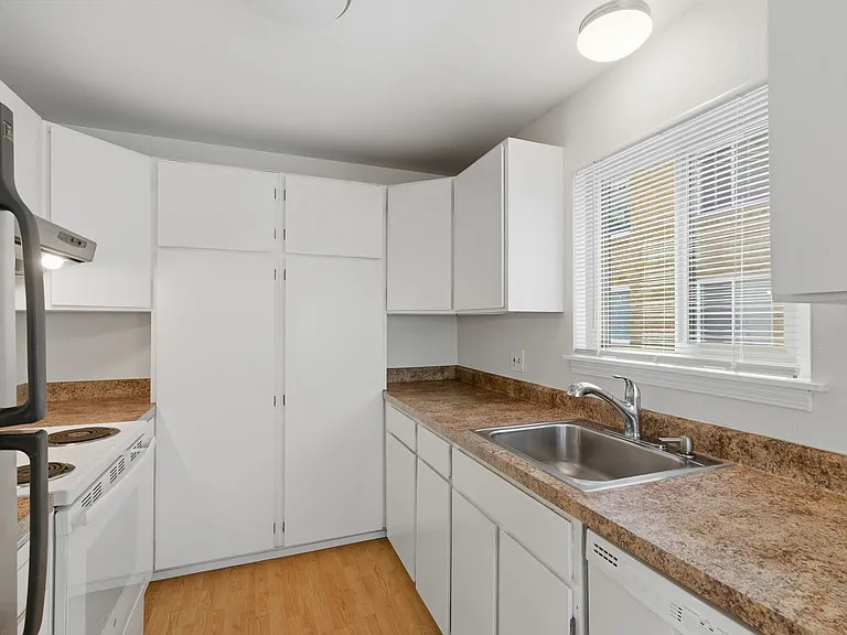 1408 Queen Anne Ave N — Photo 20