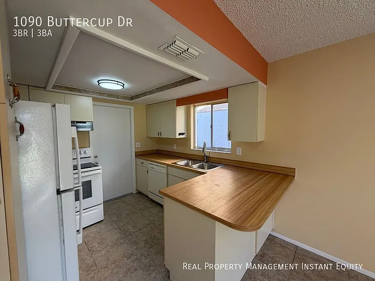 1090 Buttercup Dr — Photo 6