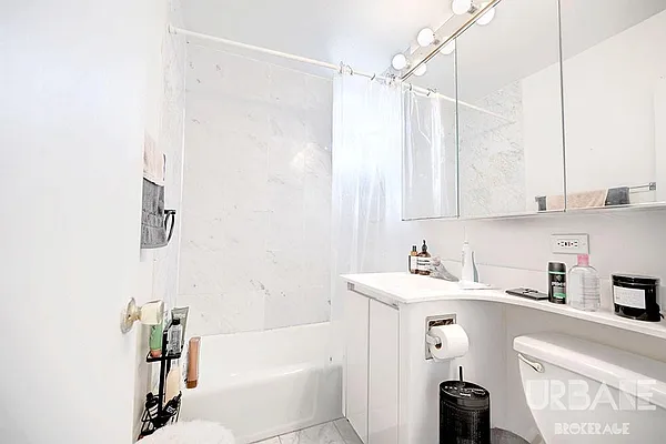 Rented by Urbane Brokerage | media 3