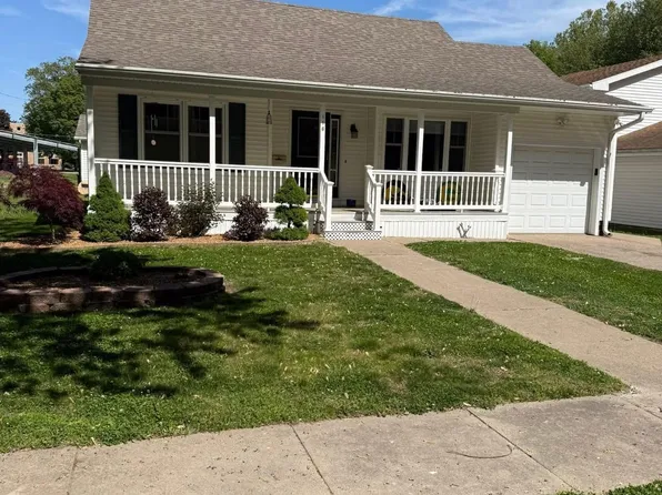 116 S 6th St, Wapello, IA 52653