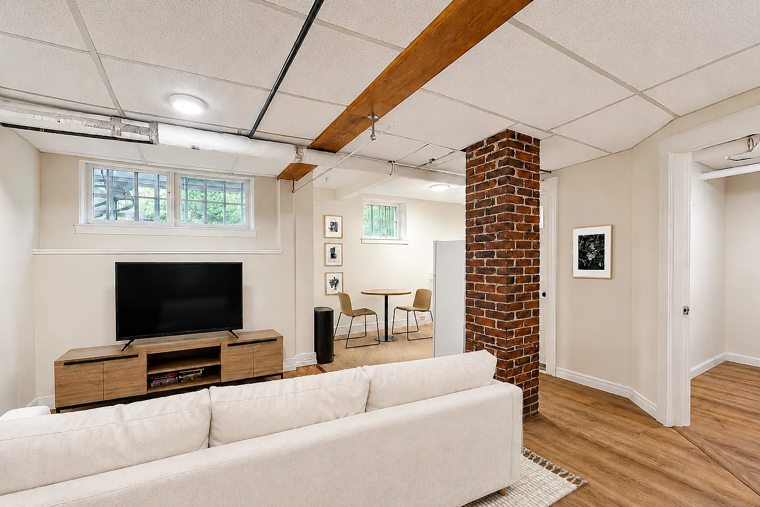 1 bed, 700 sqft, $2,200 — Photo 2