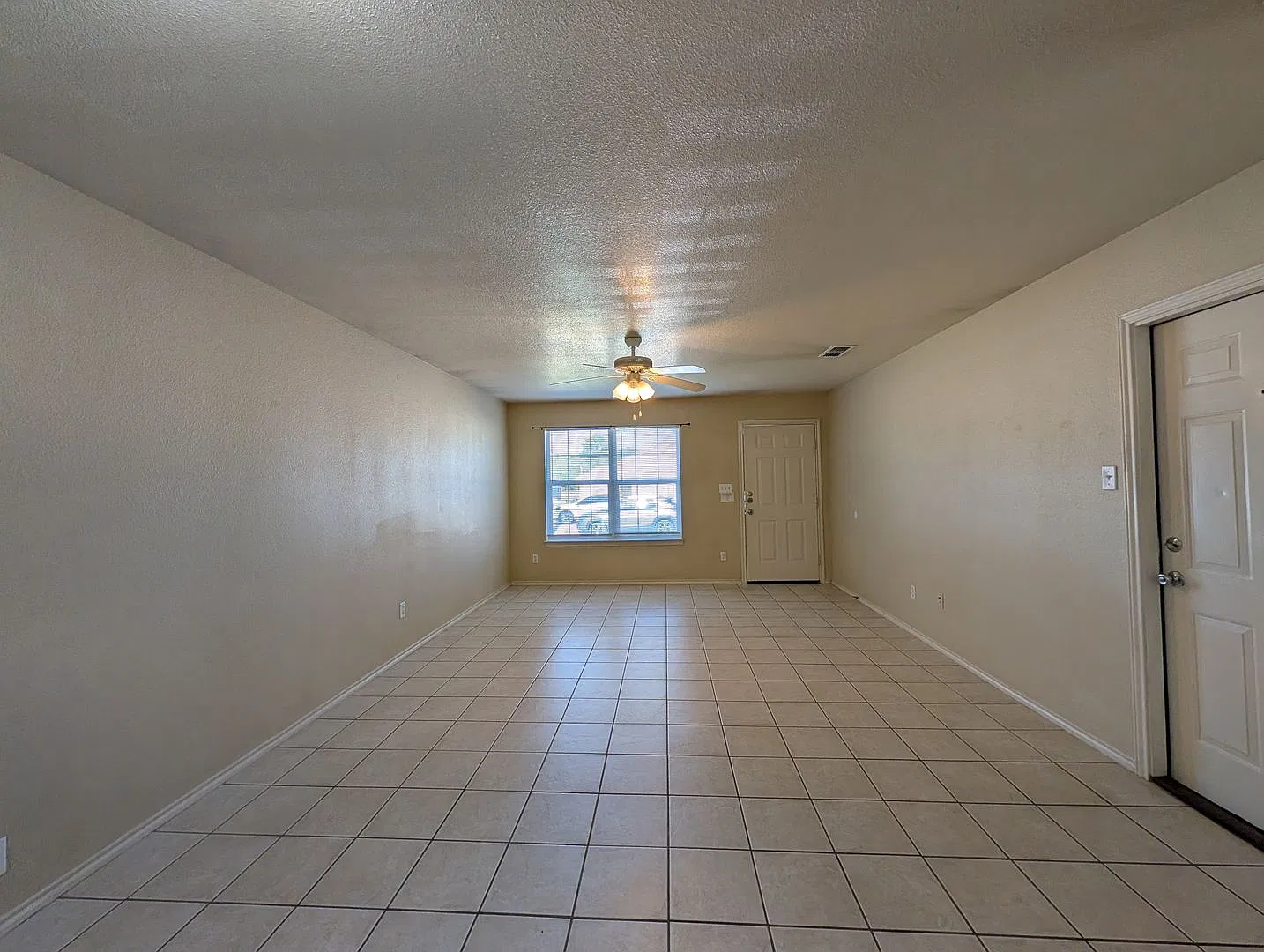 2/2/1 Duplex / No Carpet / Easy Access to IH 35 & Hwy 46 / Fenced in Yard / Fridge Included / CIS... — Photo 4