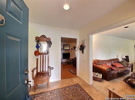 3rd image of 614 Wyndale Dr
