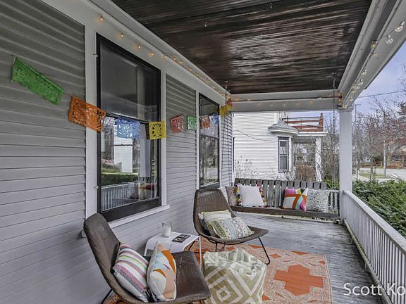 4th image of 221 Calkins Ave SE