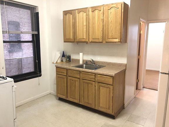 4th image of 3153 34th St