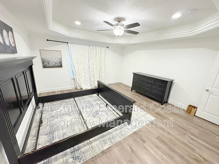 481 Kelly St — Photo 24