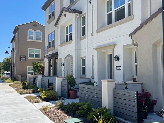 2nd image of 3144 Medina Cmn