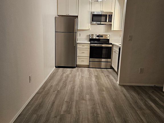 2nd image of 521 23rd St SE APT A